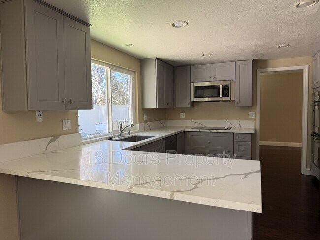 Building Photo - 11035 Forestview Ln