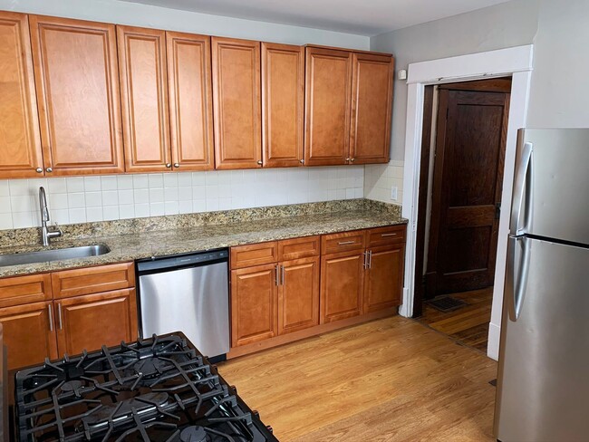 Building Photo - 293 E 14th Ave