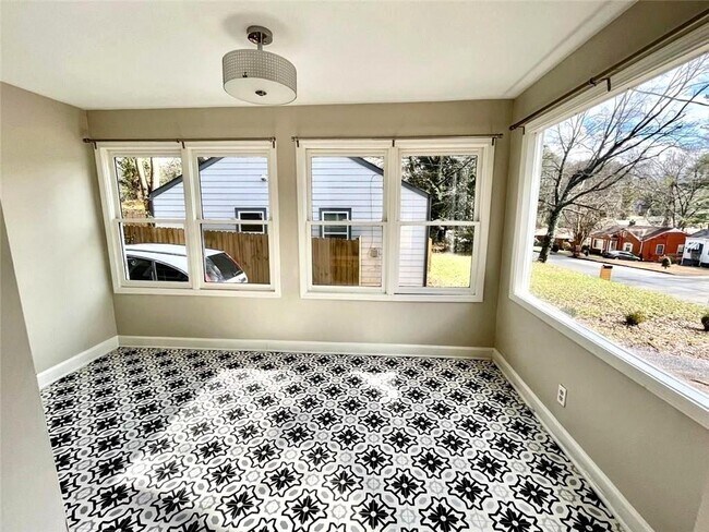 Building Photo - 1449 Lynford Dr SW