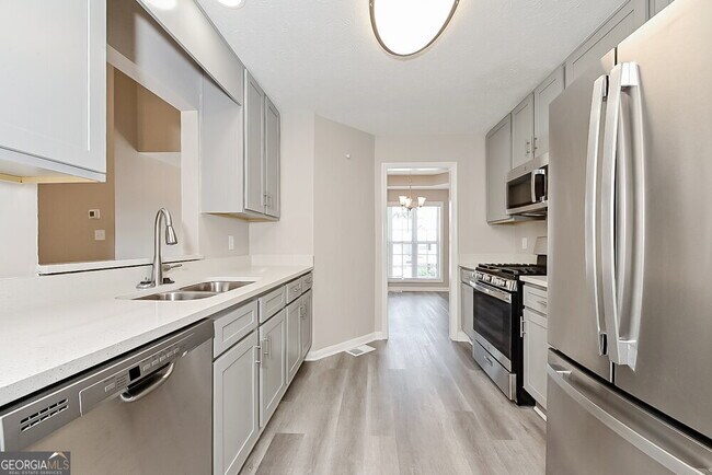 Building Photo - 130 Harbour Lake Dr