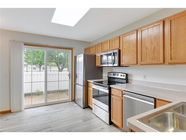 Building Photo - 15921 Finch Ln
