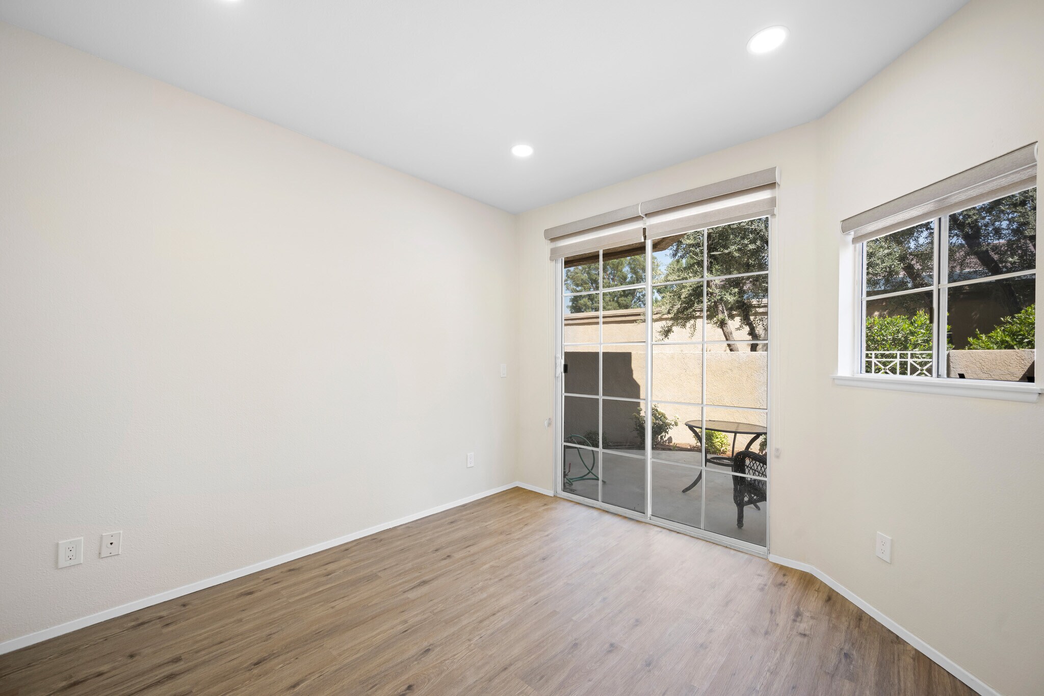 Building Photo - 23735 Del Monte Dr