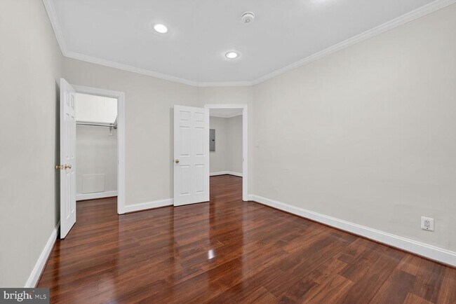 Building Photo - 1618 18th St SE