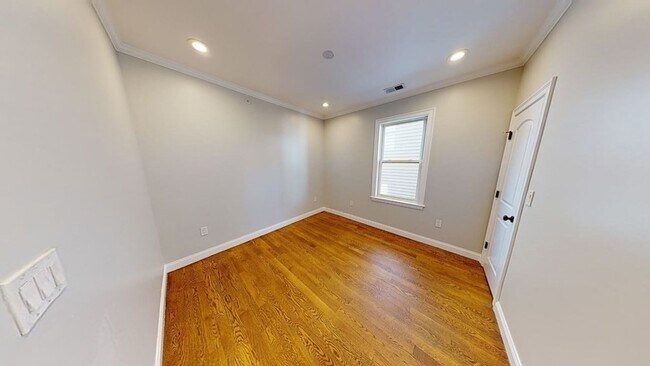 Building Photo - 27 Chestnut Ave