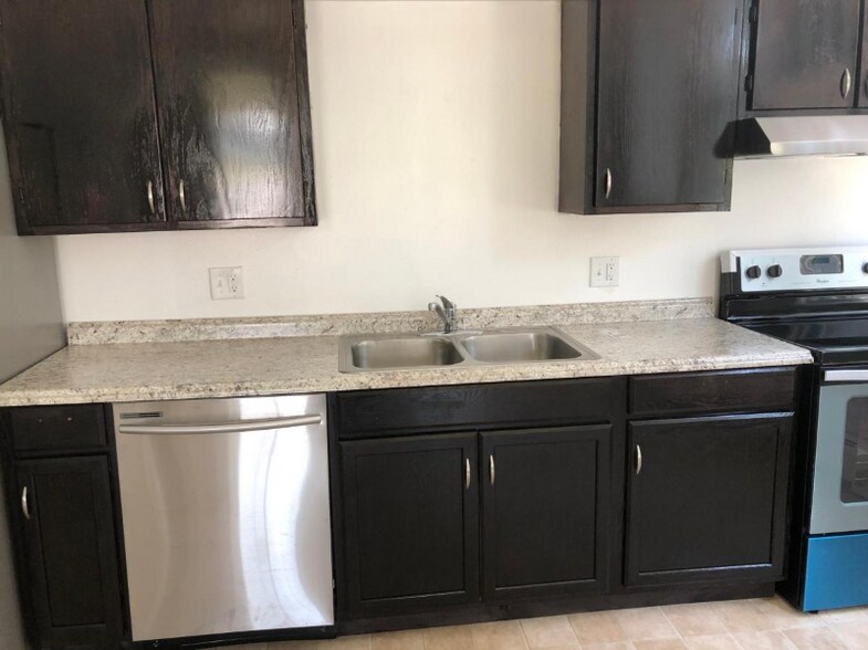 Building Photo - 313 Rutger St