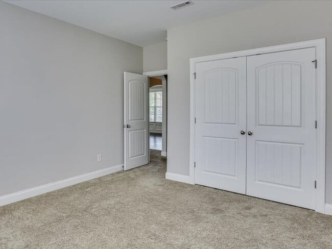 Building Photo - 5 Bedroom 3 Bath In Evans!