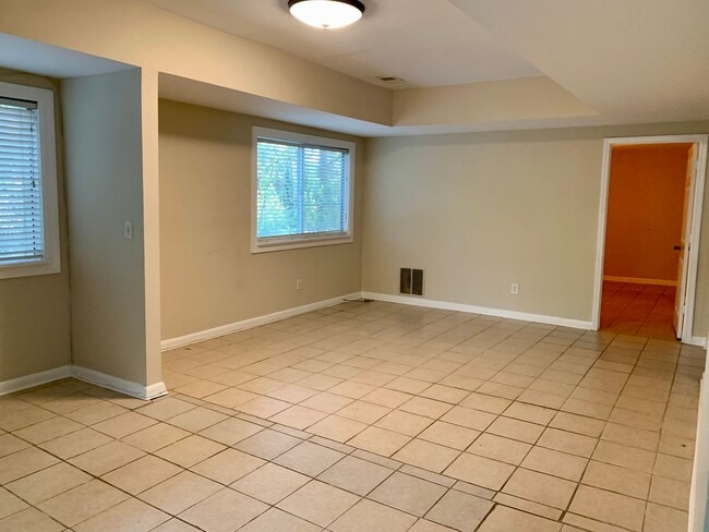 Building Photo - 5931 Kay Dr NW