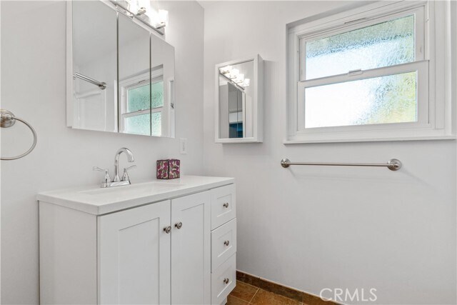 Building Photo - 668 Patricia Dr