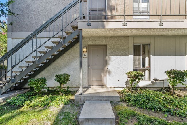 Building Photo - 1 Bedroom 1 Bath Apartment Close to South ...