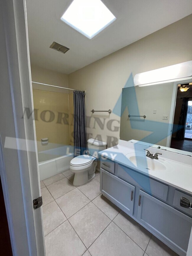 Building Photo - Charming 3 bedroom move-in ready