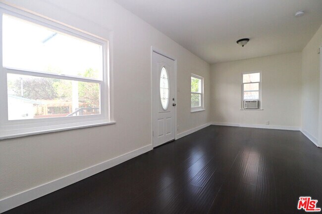 Building Photo - 3017 W Ave 34
