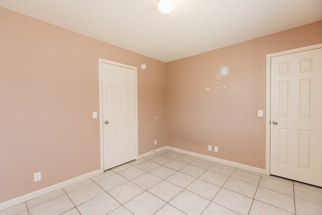 Building Photo - **1 Story 3 Bedroom 2 Bath Home in Hutto, TX