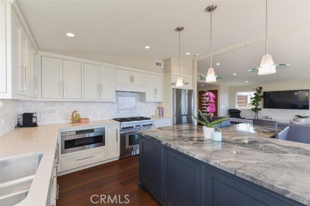 Building Photo - 2192 Crestview Dr