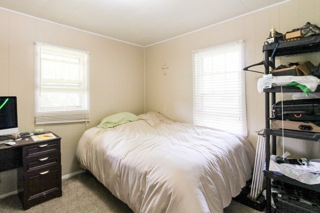 Building Photo - PRELEASING for AUGUST! Close to Campus