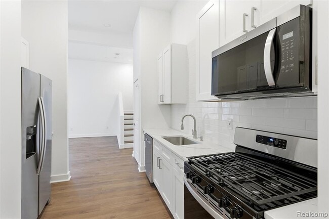 Building Photo - 2503 W Forest Ave