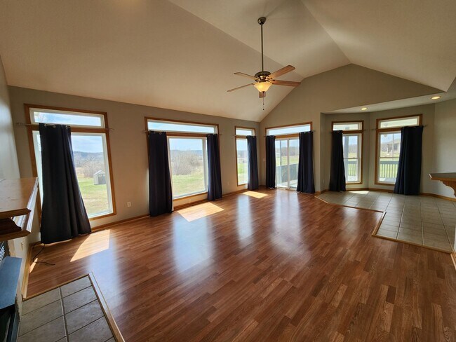 Building Photo - New price! Enjoy country living and seclus...