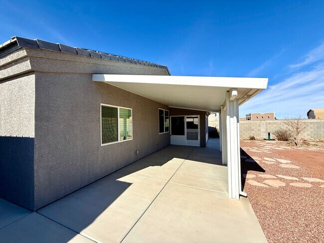 Building Photo - Beautiful 2023 Build | 3 Bed, 2 Bath | Solar + Premium Upgrades | Landscaping Included