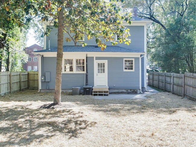 Building Photo - 926 W Trinity Ave