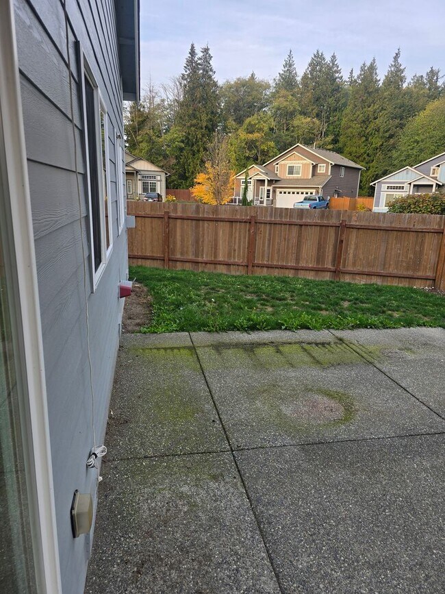 Building Photo - Welcome to this beautiful 4-bedroom, 2.5-b...