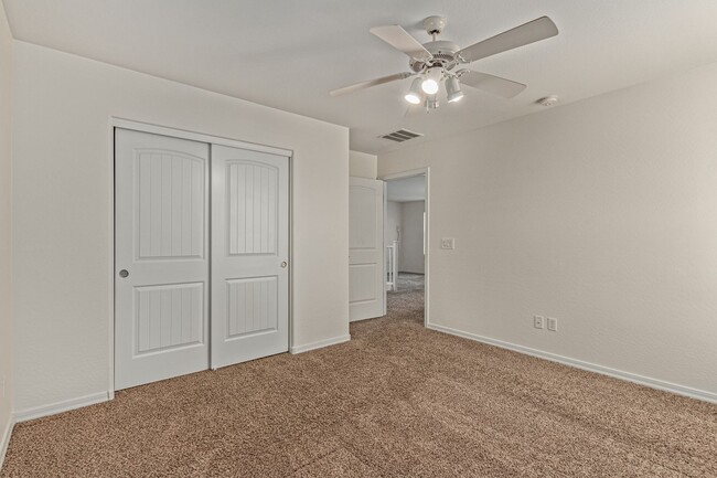 Building Photo - SPACIOUS 4BR/3BA in Peoria!