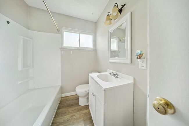 Building Photo - 9251 Newkirk Dr