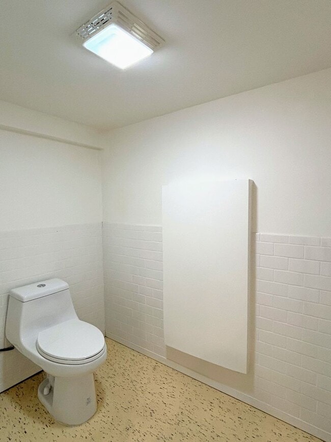 Building Photo - Serene 2bed /1 Bath Spanish Hideaway in He...