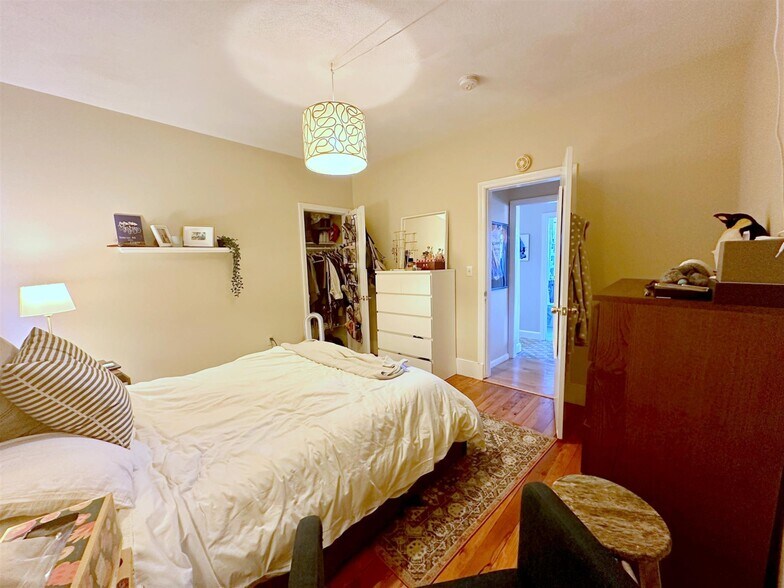 Building Photo - 714 Broadway