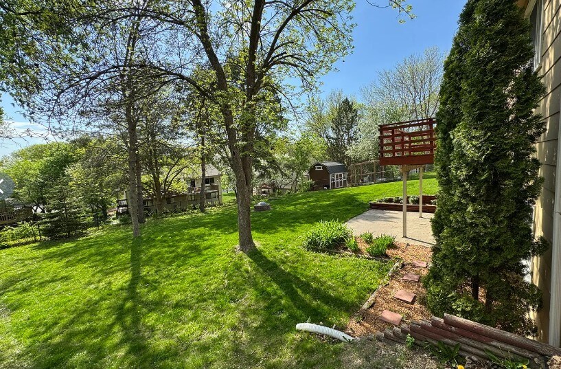 Building Photo - 6990 Redwing Ln