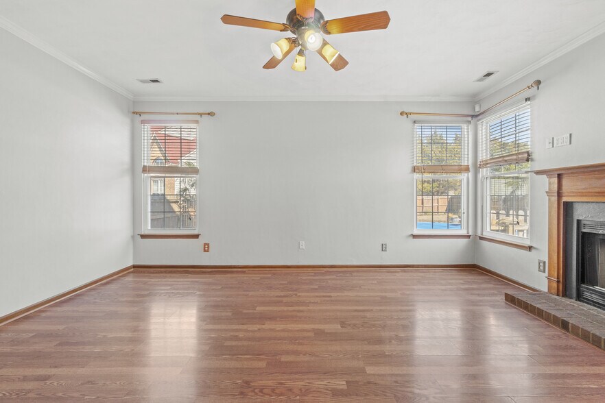 Building Photo - 305 Hidden Falls Ct