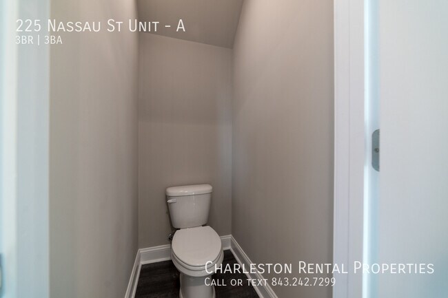 Building Photo - 225 Nassau St