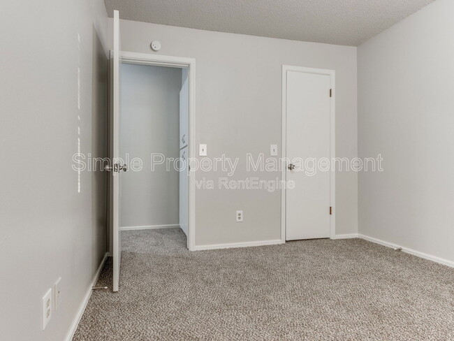 Building Photo - 8508 Candlewood Dr