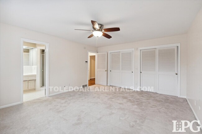Building Photo - 3835 Hillandale Rd