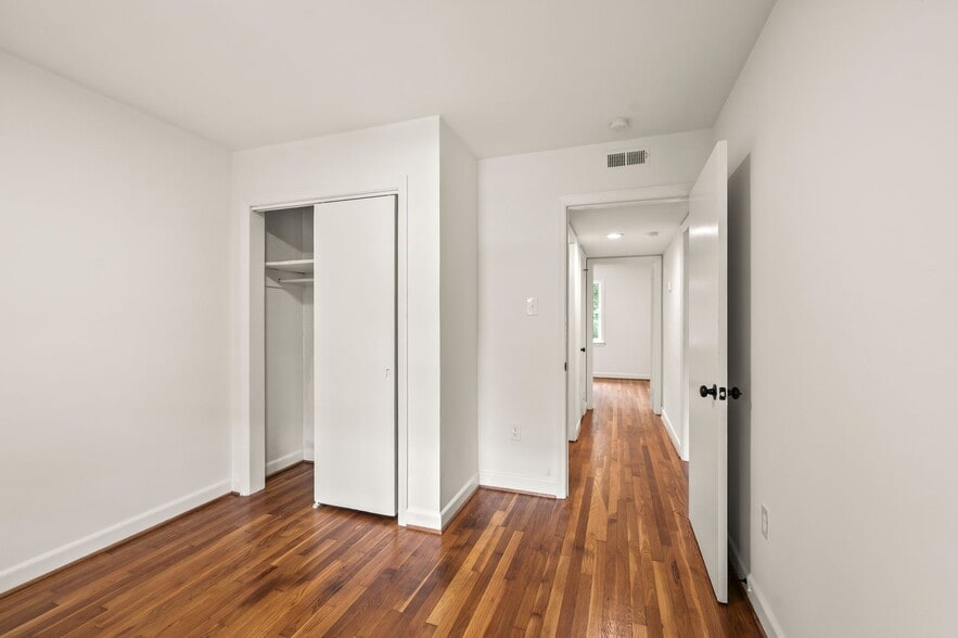 Building Photo - 1640 W Northwest Blvd