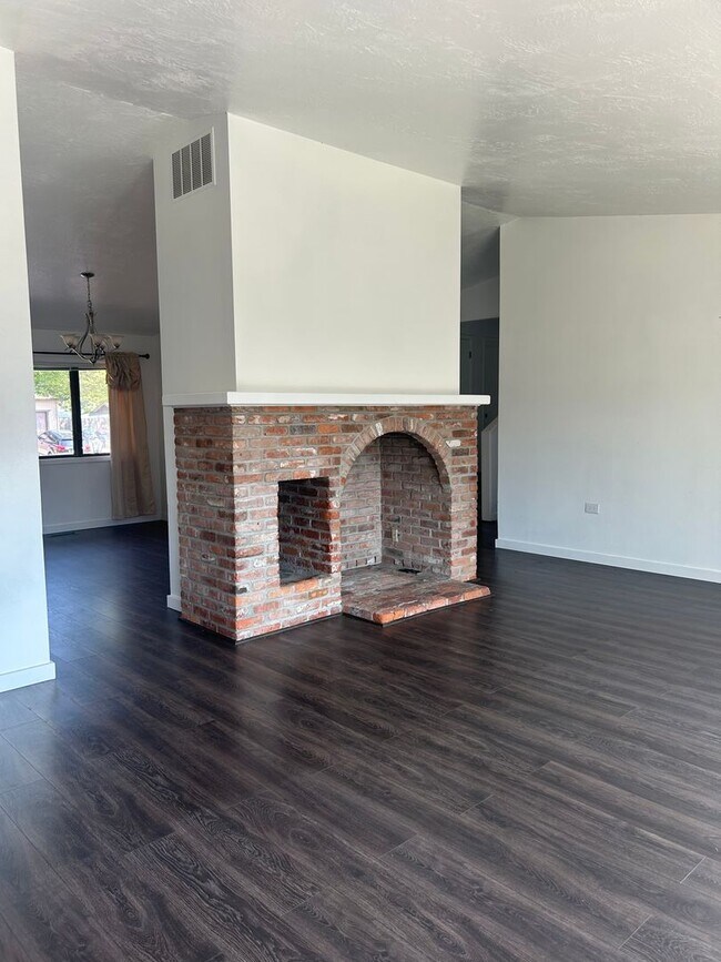 Building Photo - 2774 Jessica Cir