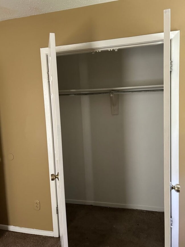 Building Photo - Cute 3BR 2 Bath
