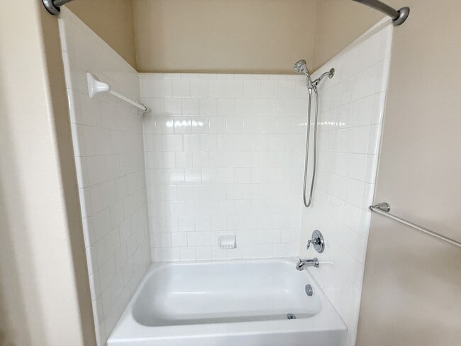 Building Photo - 1713 Lake Way Dr