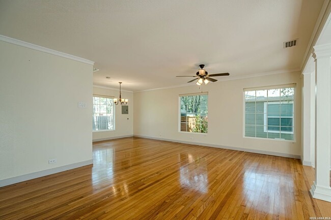 Building Photo - GORGEOUS 4-BEDROOM HOME IN TERRELL HEIGHTS