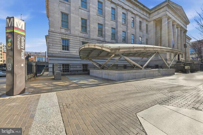 Building Photo - 916 G St NW