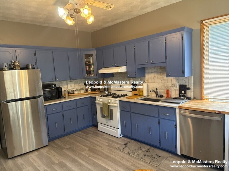 Building Photo - 288 Pleasant St