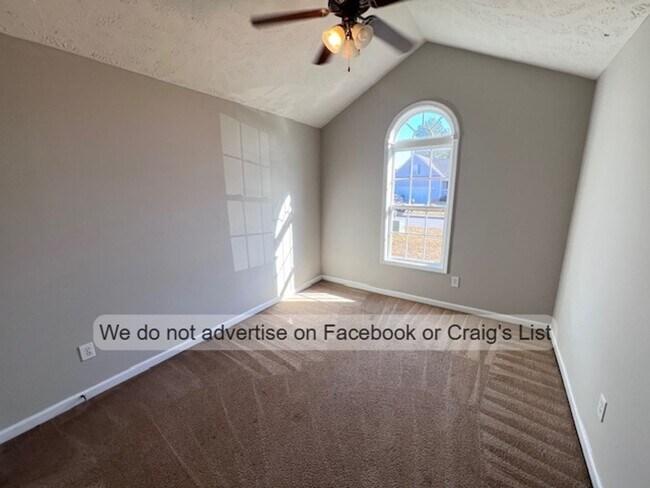 Building Photo - Saddle Ridge- Thackeray Drive