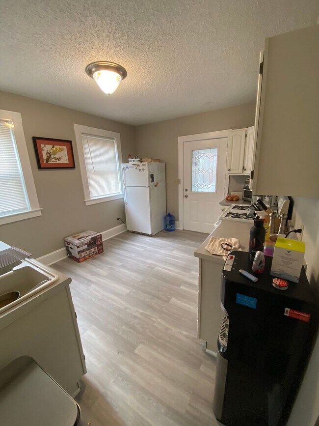 Building Photo - Huge 4 bed unit in Quincy