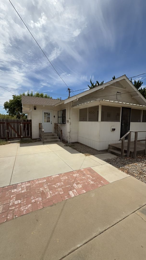 Building Photo - 2619 Maze Blvd