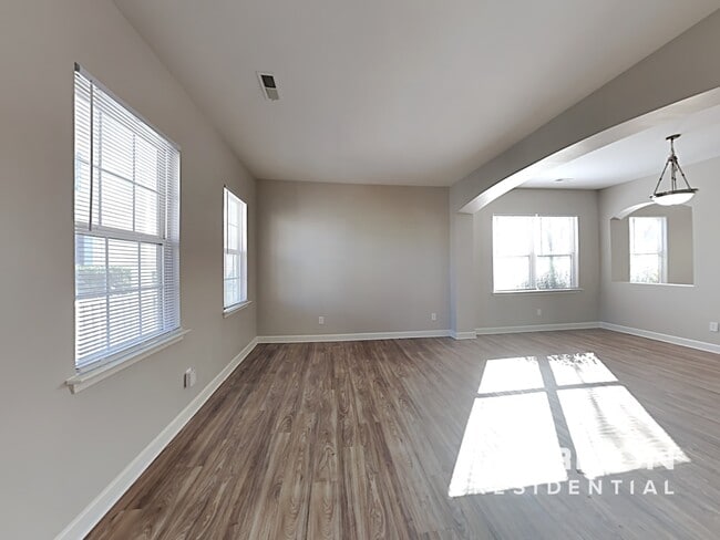Building Photo - 6405 Lanzerac Manor Dr