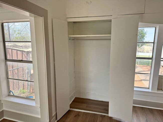 Building Photo - 1810 7th St