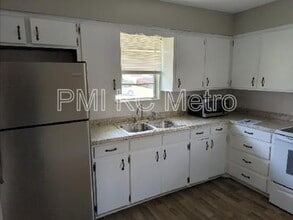 Building Photo - 1608 W 24th Terrace S