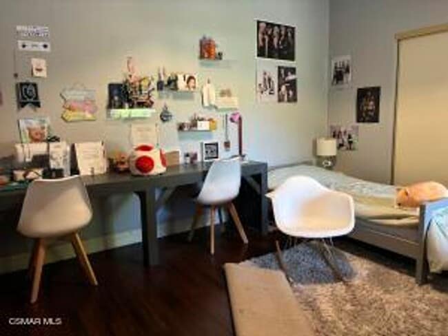 Building Photo - This is a lovely 2 bedroom, 1 1/2 bathroom...