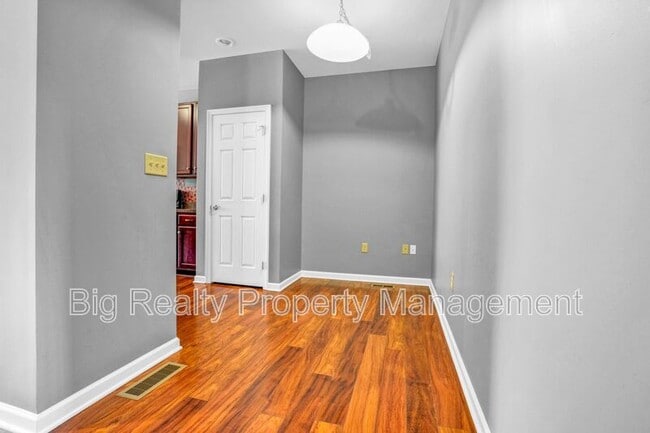 Building Photo - 2024 Morgan Hill Dr