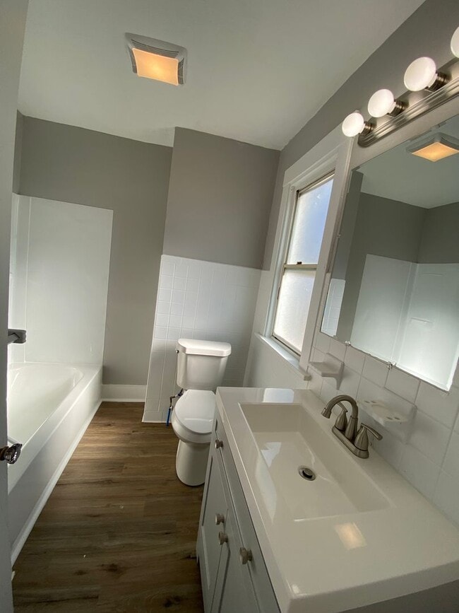 Building Photo - Newly Renovated Single Family House For Rent!