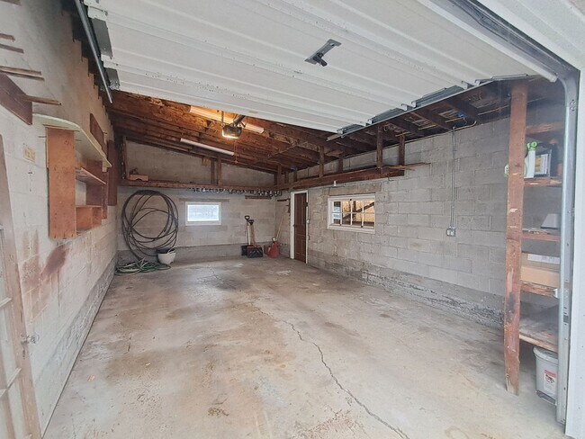 Building Photo - $2,150 - 3 Bed / 2 Bath Rancher Home in Perry District