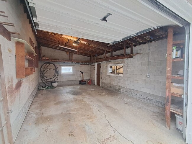 Building Photo - $2,300 - 3 Bed / 2 Bath Rancher Home in Perry District